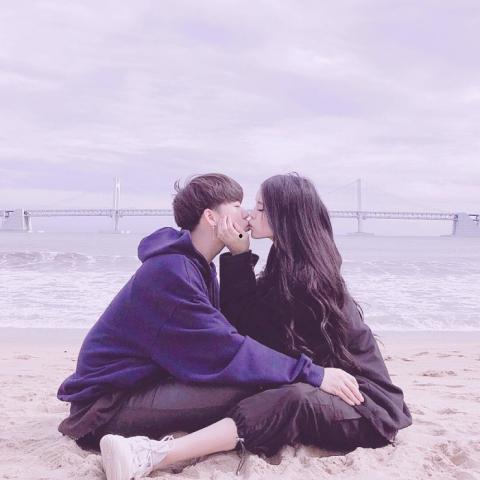 男女拥抱亲吻图片大全