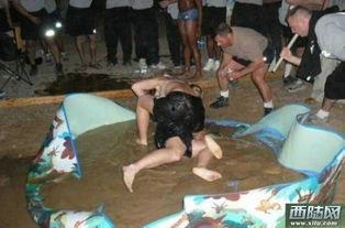 日本女子摔跤撕内衣,揭秘背后真相与争议