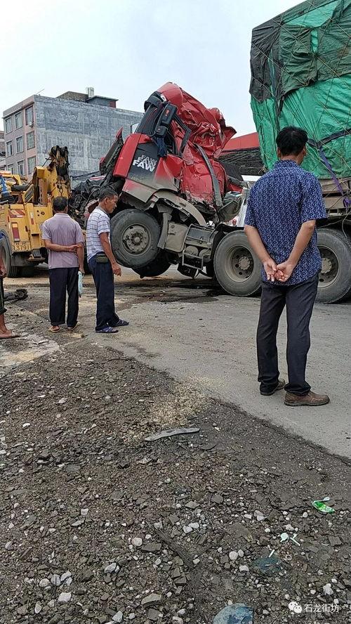 加油站车祸视频,视频揭秘事故全过程